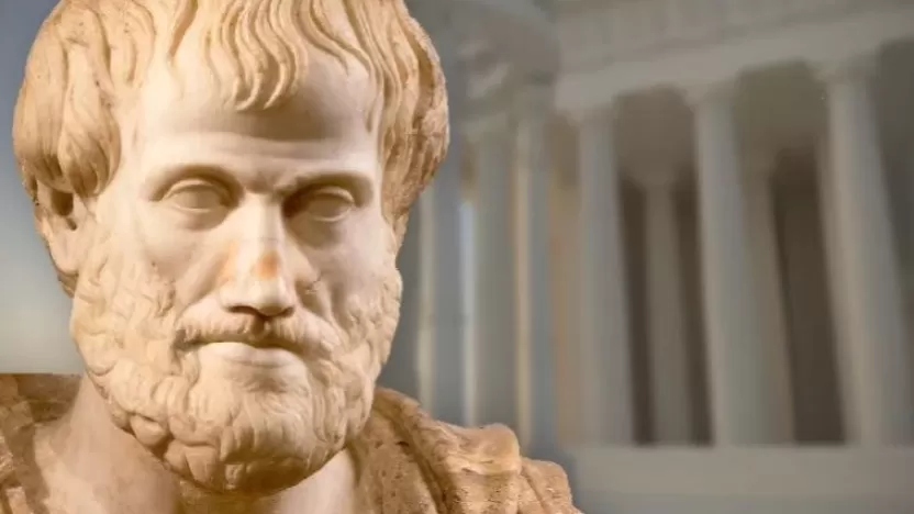 من هو أرسطو؟ ولماذا يلقب بالمعلم الأول؟