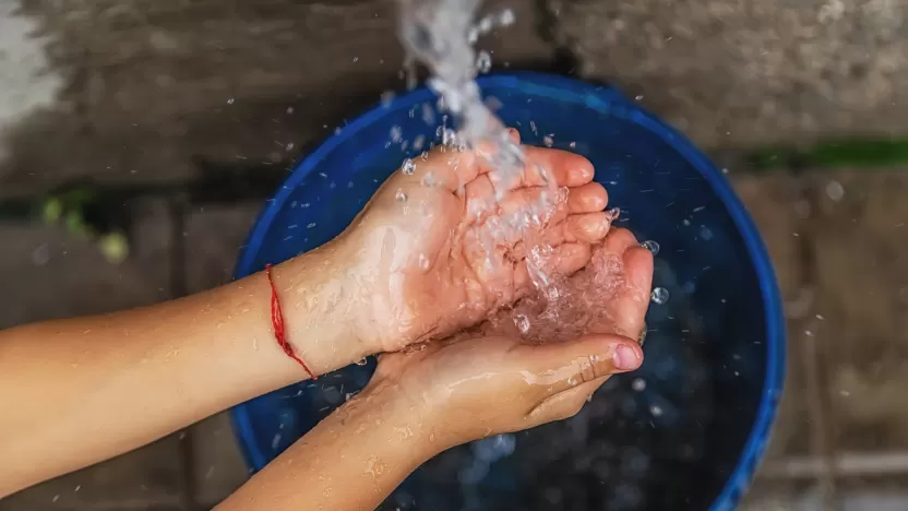 المياه الجوفية من أحد مصادر الماء العذب, والفرق بين الماء العذب والمالح