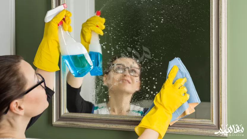 How to Clean a Mirror So It's Streak-Free
