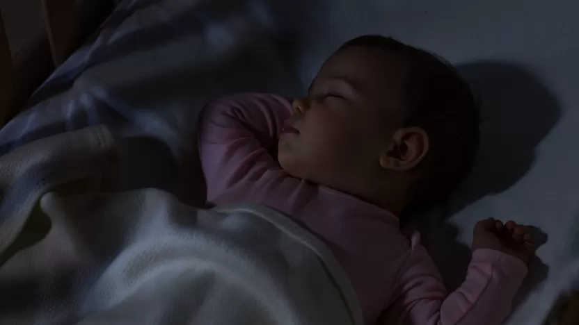 متى يتعدل نوم الرضيع ومتى ينام الطفل نوم متواصل ليلا؟
