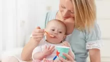 تغذية الرضيع حسب العمر بالشهور