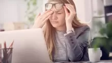عادات سيئة تضر بصحة العين
