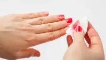 طرق إزالة طلاء الأظافر