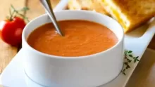 طريقة عمل حساء طماطم الكرز المشوية