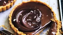طريقة عمل طبق حلوة تارت البسكويت بالشوكولا