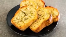 طريقة عمل وصفة خبز التوست بالثوم والجبن