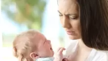 أسباب رفض الرضيع ثدي الأم واللجوء للرضاعة بلبن الأطفال