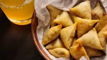 كيفية تقديم طبق فطائر اللحم بعجينة العشر دقائق