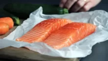ما هي فوائد سمك السلمون وقيمته الغذائية للجسم
