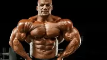 من هو أشهر بطل كمال أجسام أمريكي؟