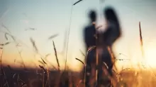 كيف أعرف أنه معجب بي.وعلامات الإهتمام بالطرف الأخر