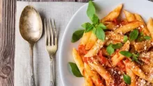 كيفية تحضير باستا الدجاج بالصلصة الحمراء