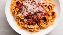 طريقة عمل طبق مكرونة اسباجتي بالصلصة الحمراء