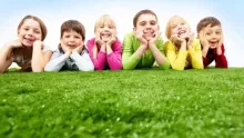 خصائص النمو الجسمي للطفل في كل مرحلة عمرية