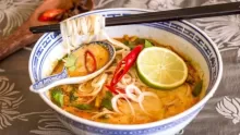 طريقة عمل وصفة شوربة النودلز الصينية