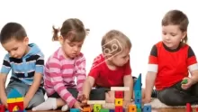 ما هي أهمية اللعب للأطفال في مراحل أعمارهم المختلفة؟