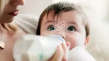 كيف اعود طفلي على الرضاعه الصناعيه