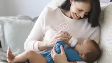 كيف اعود طفلي على الرضاعه الطبيعية والصناعية