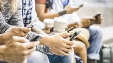 تأثيرات السوشال ميديا على الشباب وكيفية الحذر منها