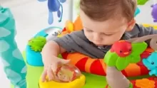 كيف تطورين مهارات طفلك الحركية الدقيقة والكبرى