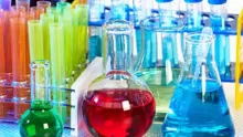 ما هي أنواع الصناعات الكيميائية وتاريخ نشأة الصناعة الكيماوية؟