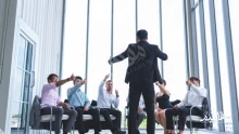 أهم آداب الحديث والاستماع والكلام الطيب مع الآخرين