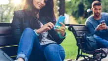 كيف تعرف أن الشخص يحبك وهو بعيد عنك؟