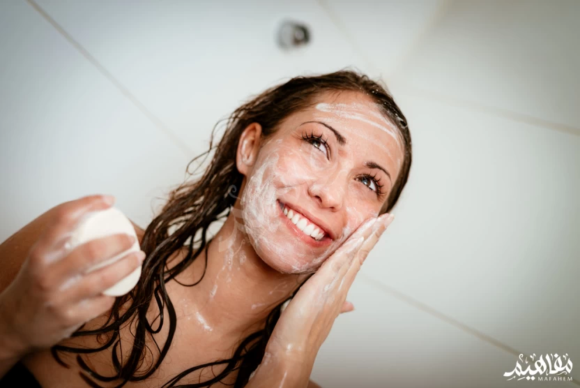 غسل الوجه بالغسول غسل الوجه بالغسول