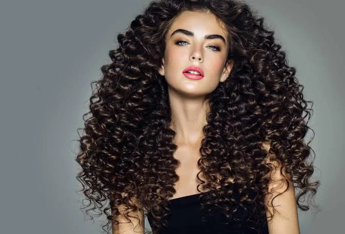 تسريحات تخفي عيوب الشعر الخفيف تسريحات تخفي عيوب الشعر الخفيف