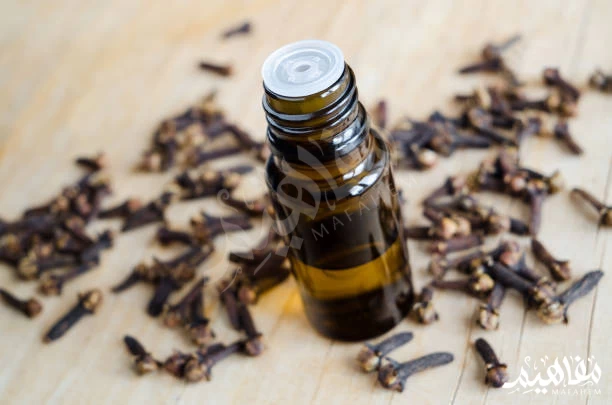 Clove oil for hair