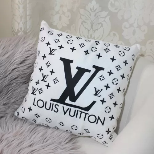لويس فيتون Louis Vuitton  لويس فيتون Louis Vuitton