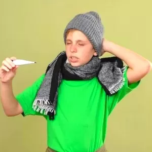 خفض حرارة الطفل بالبصل