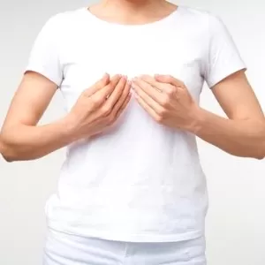 اسباب تشقق الحلمتين عند البنات اسباب تشقق الحلمتين عند البنات