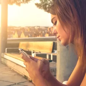 فوائد الدردشة عبر الإنترنت فوائد الدردشة عبر الإنترنت