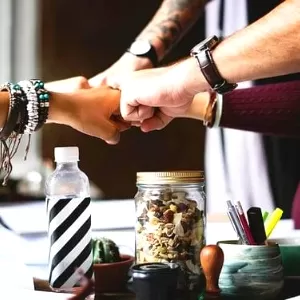 شعر مدح صديق في العمل شعر مدح صديق في العمل