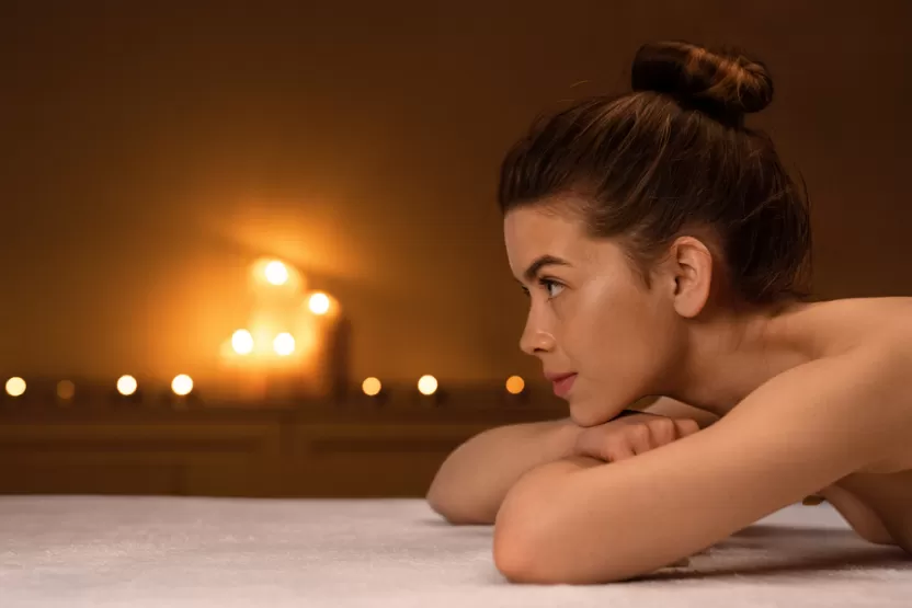 جلسة تدليك واسترخاء في عيد الزواج