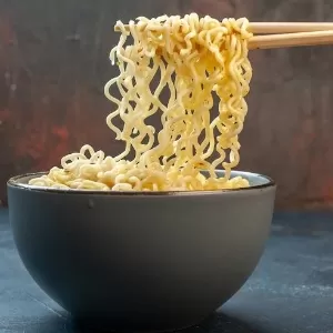 أضرار الاندومي للبنات