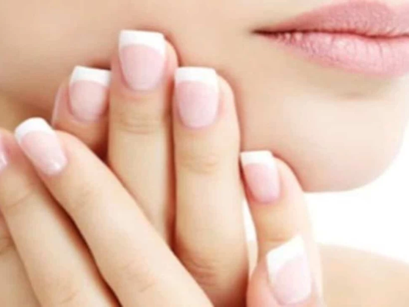 زيت اللوز المر للأظافر