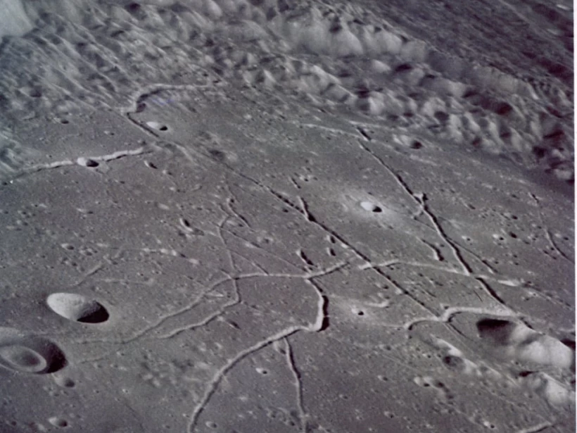 انشقاق القمر